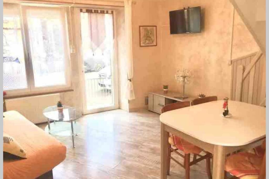 Petite Maison Au Coeur De L Auvergne Jumeaux Eksteriør billede