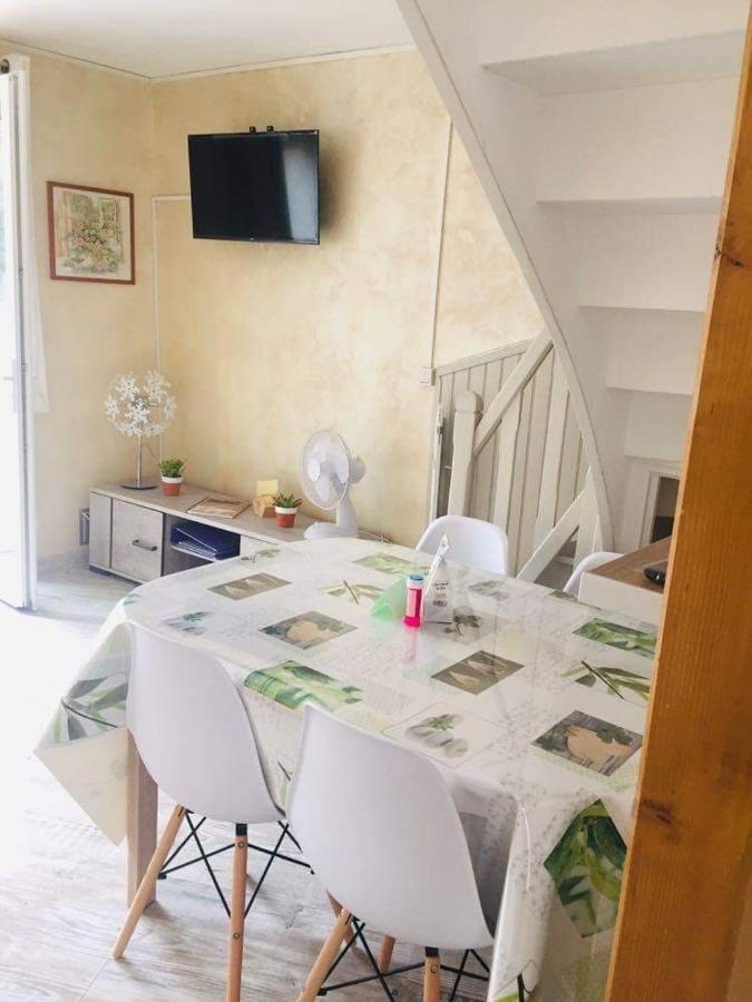 Petite Maison Au Coeur De L Auvergne Jumeaux Eksteriør billede